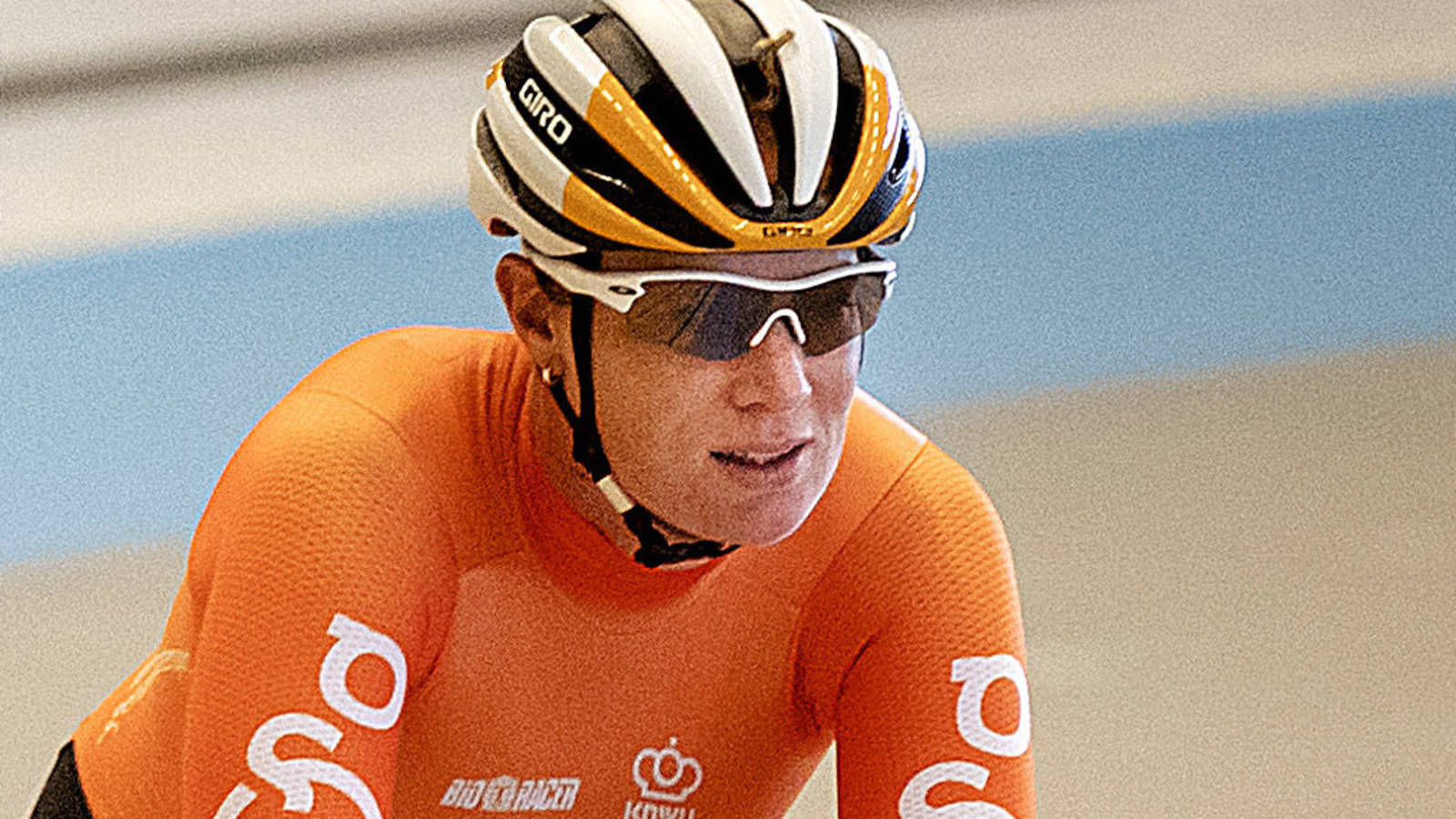 Van Vleuten grijpt eerste eremetaal op de baan NOS