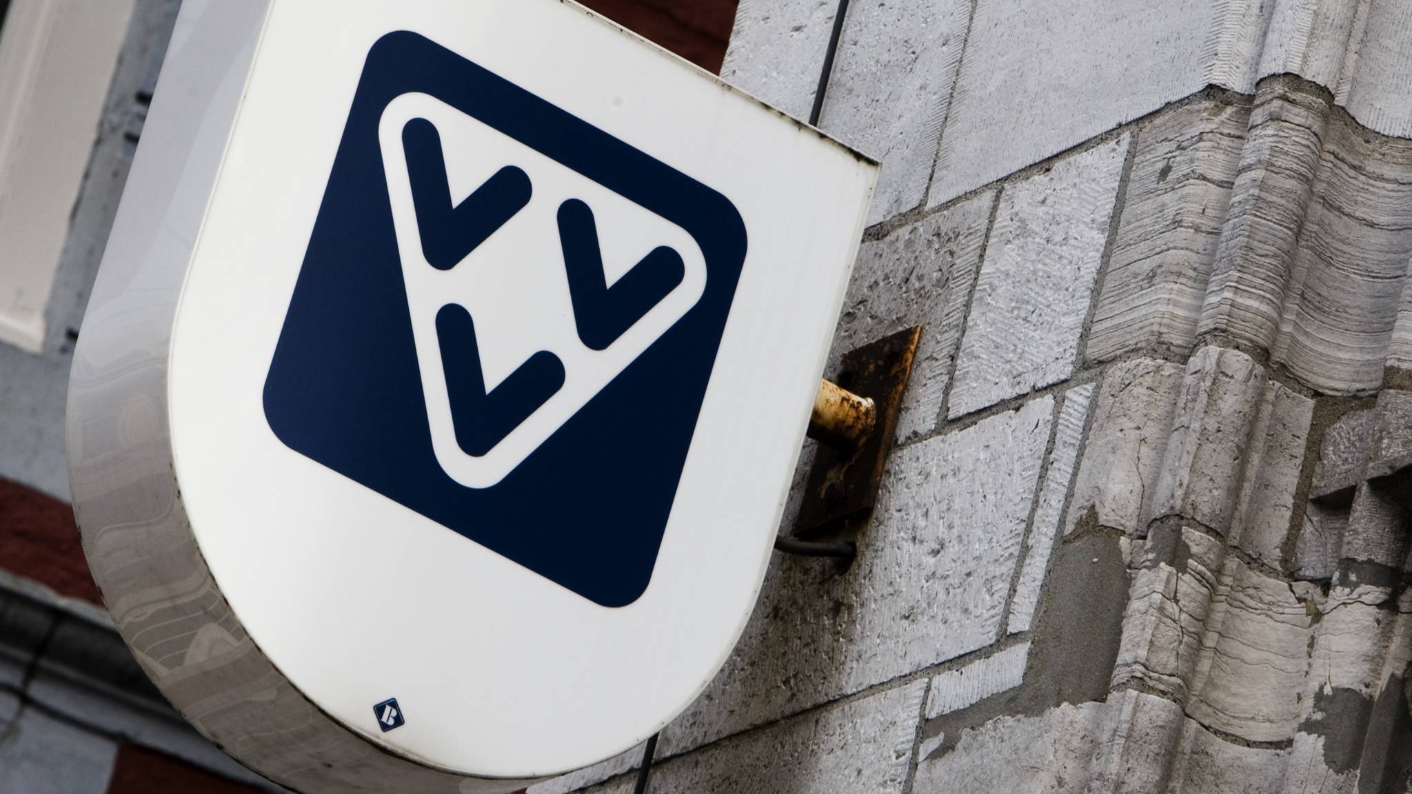 Papieren VVVbon wordt kaart van plastic NOS