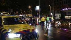 Man zwaargewond na aanrijding, bestuurder rijdt door. Man zwaargewond na aanrijding, bestuurder rijdt door.