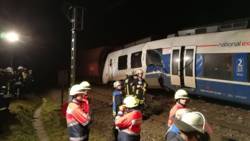 Tientallen gewonden bij treinbotsing bij Düsseldorf. Tientallen gewonden bij treinbotsing bij Düsseldorf.