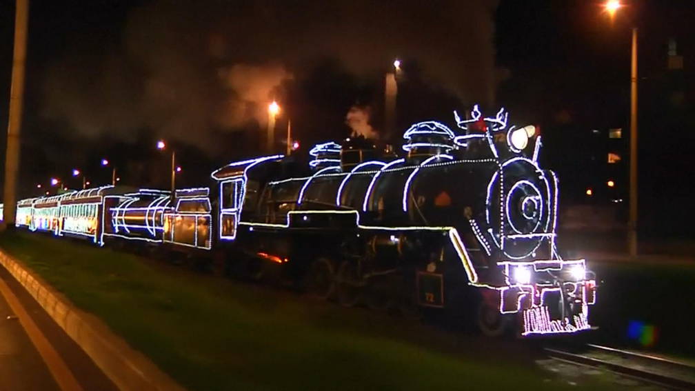 Food Train MIJOMA Kersttrein 17-delig - Met Licht & Geluid, Rails & Dennenbomen, Nostalgische Decoratie Kersttrein Voor Onder De Boom