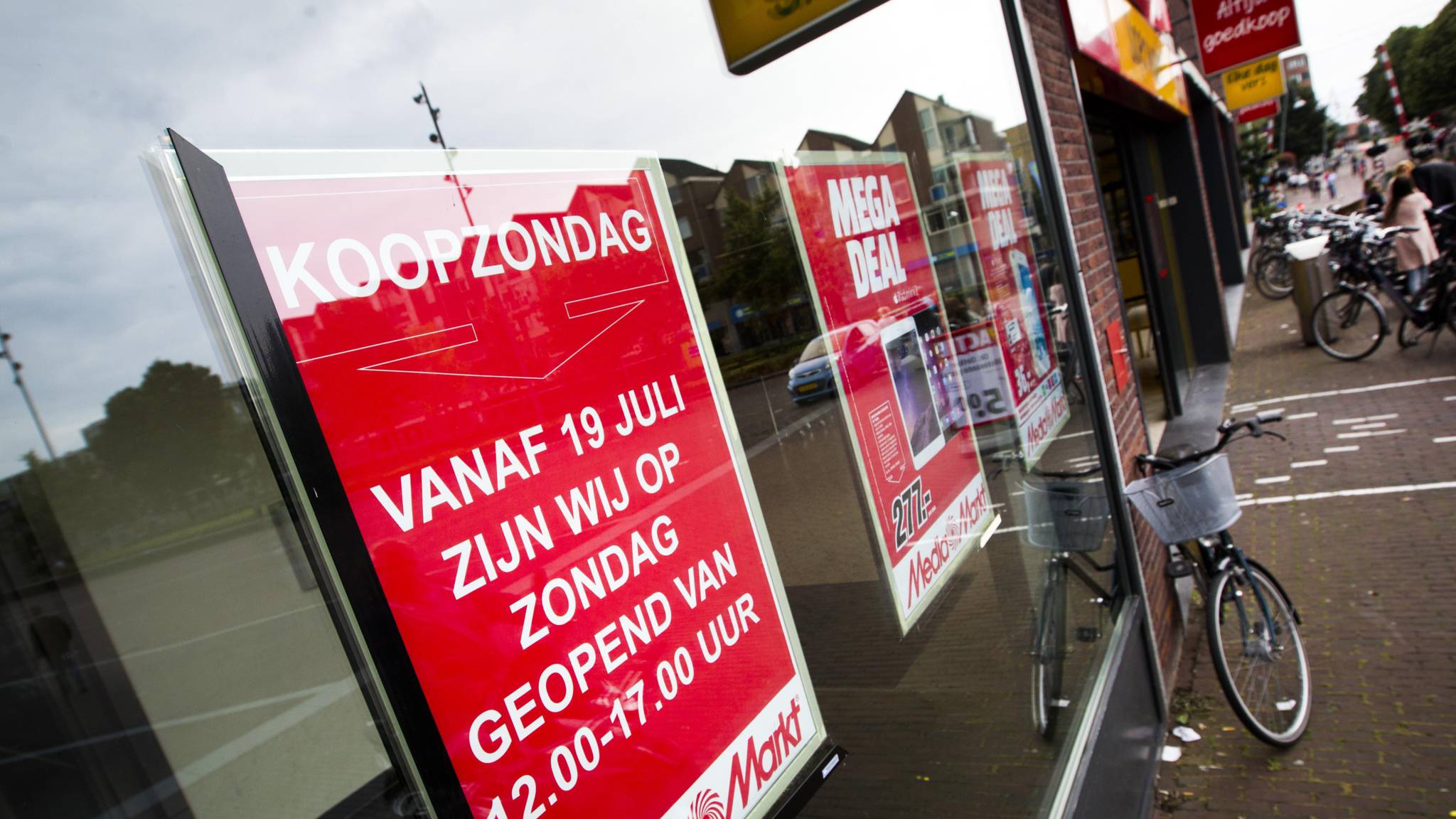 Zeven dagen per week winkelen steeds normaler | NOS