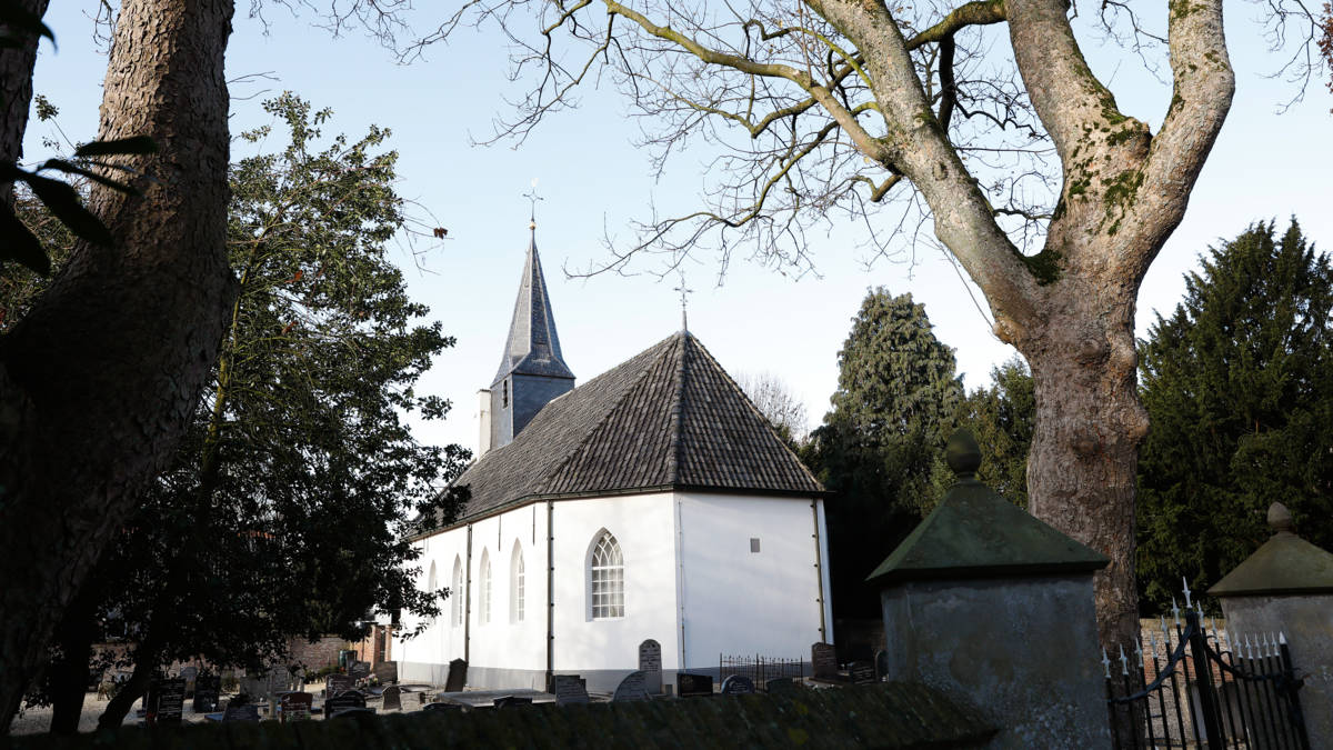 Zwaar mishandelde dominee wil met Pasen weer in de kerk zijn