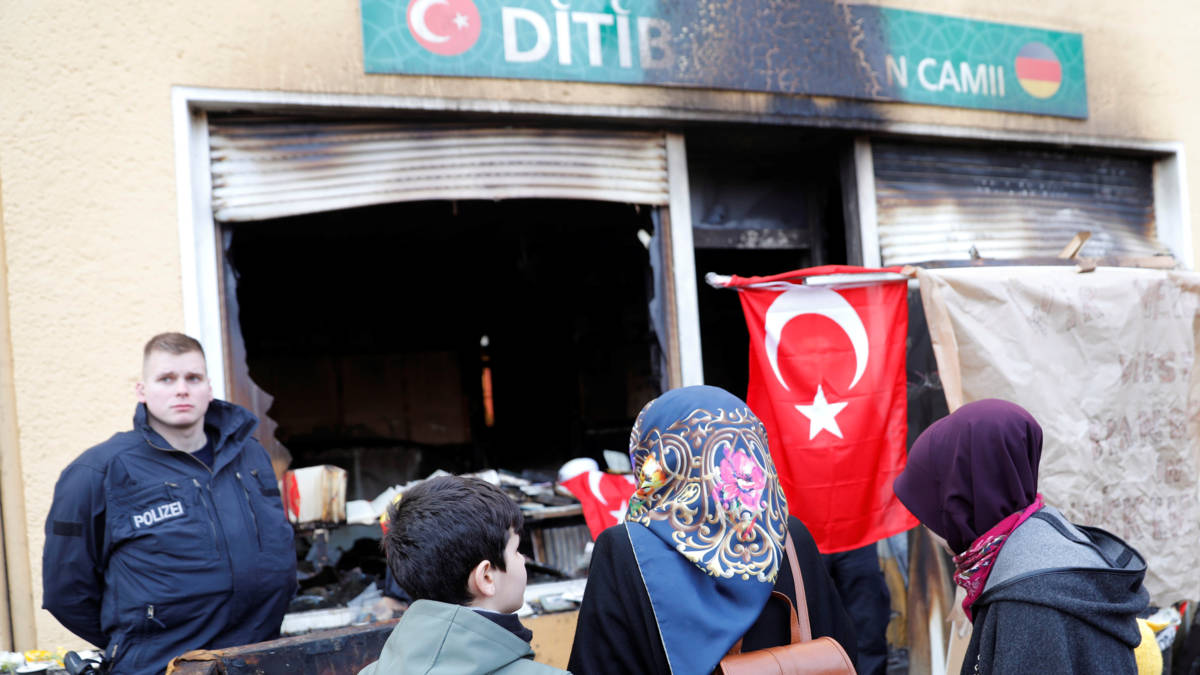 Turkse moskeeën en clubhuizen aangestoken in Duitsland