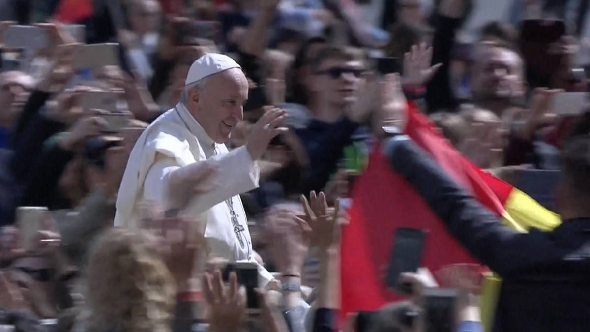 Paus Franciscus spreekt urbi et orbi uit