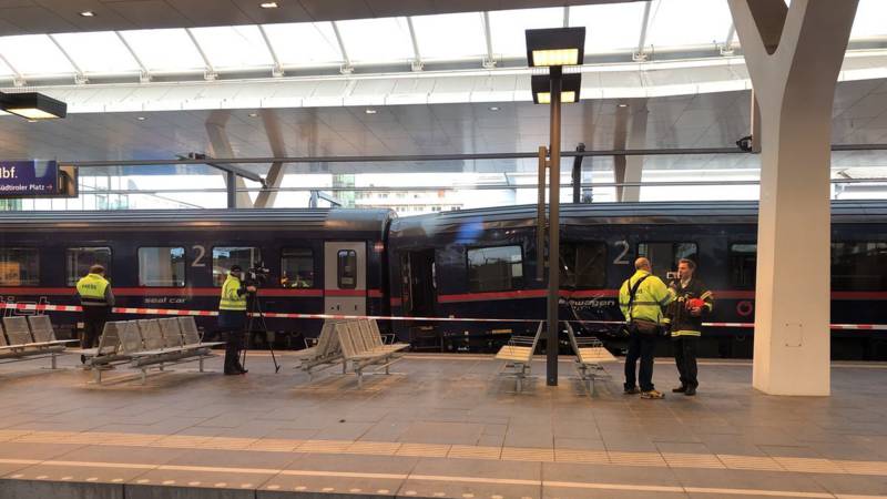 Zeker twintig gewonden bij treinongeluk in Salzburg. Zeker twintig gewonden bij treinongeluk in Salzburg.