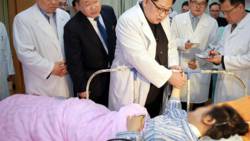 Kim Jong-un bezoekt Chinese slachtoffers busongeluk. Kim Jong-un bezoekt Chinese slachtoffers busongeluk.