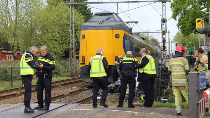 Enorme ravage na dodelijk treinongeluk Bussum. Enorme ravage na dodelijk treinongeluk Bussum.