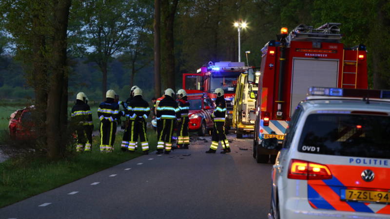 Man en vrouw komen om bij frontale botsing in Oirschot. Man en vrouw komen om bij frontale botsing in Oirschot.