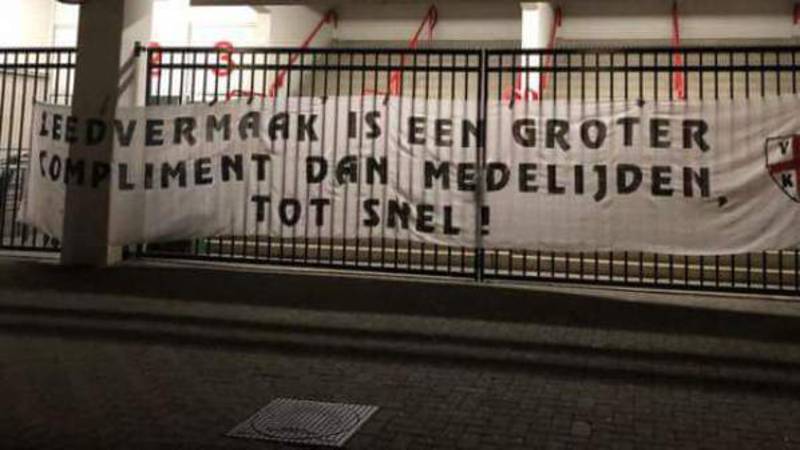 Fc Twente Fans Beantwoorden Leedvermaak Met Spandoeken Nos