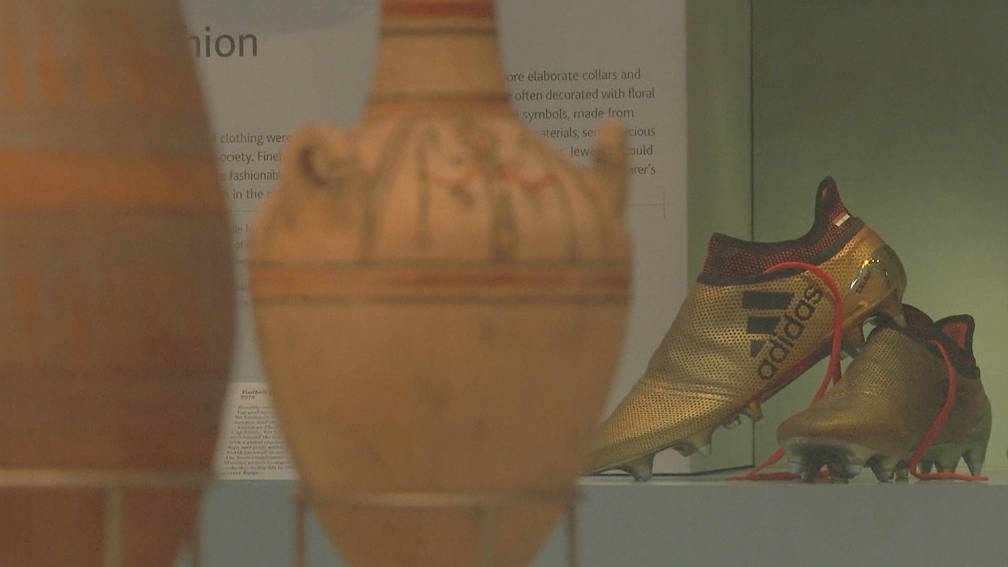 Voetbalschoenen Salah tussen de Egyptische schatten