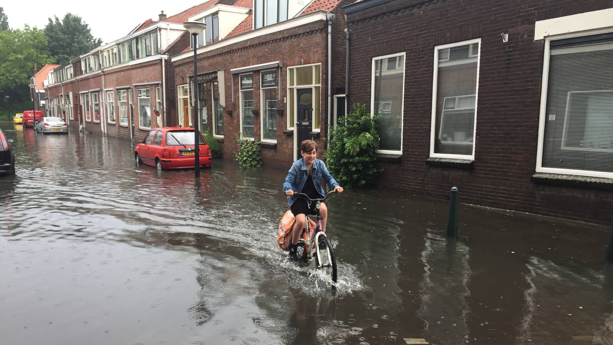 Als Die Hoosbuien Komen Blijft Het Dan Droog In Je Huis Nos