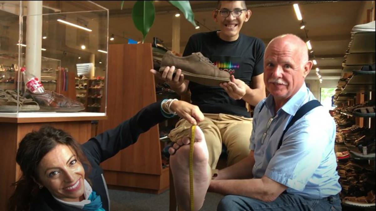 Grootste voeten ter wereld bij schoenmaker Zutphen Grootste voeten ter wereld bij schoenmaker Zutphen