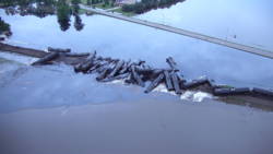 870.000 liter olie in water beland door treinongeluk in Iowa. 870.000 liter olie in water beland door treinongeluk in Iowa.