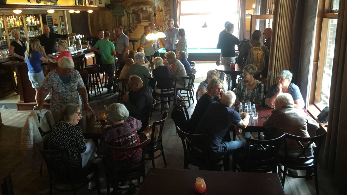 Dorpskroegen verdwijnen, maar soms grijpen bewoners in