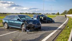 Twee doden bij frontale botsing in Vijfhuizen. Twee doden bij frontale botsing in Vijfhuizen.