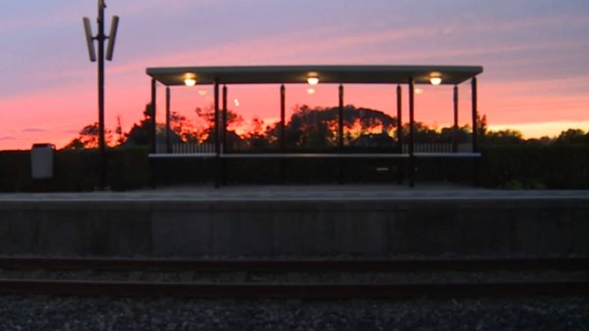 Mantgum heeft maan en sterren terug met gedimd stationslicht