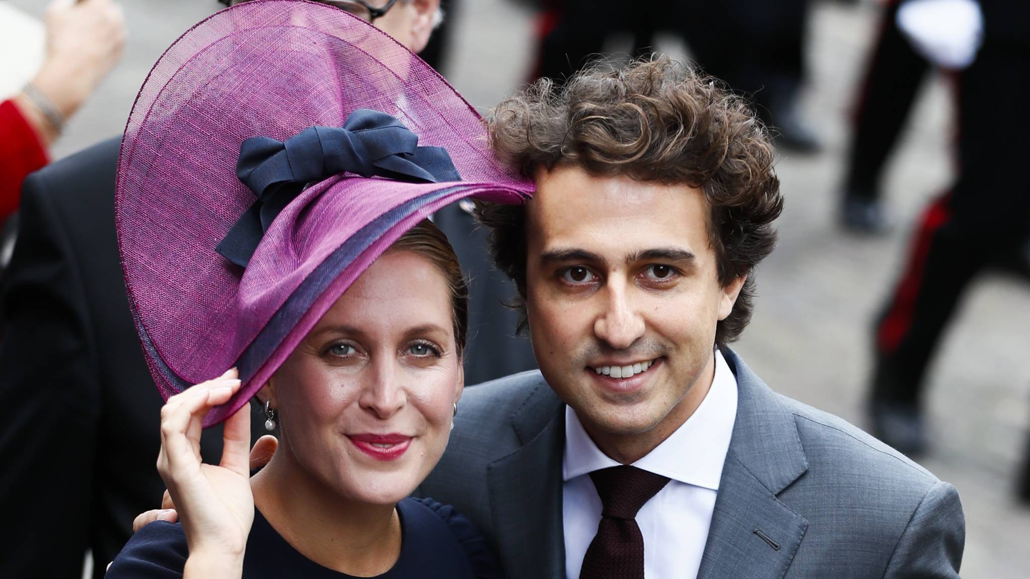 De hoedjes op Prinsjesdag, oude traditie op een winderig Binnenhof | NOS