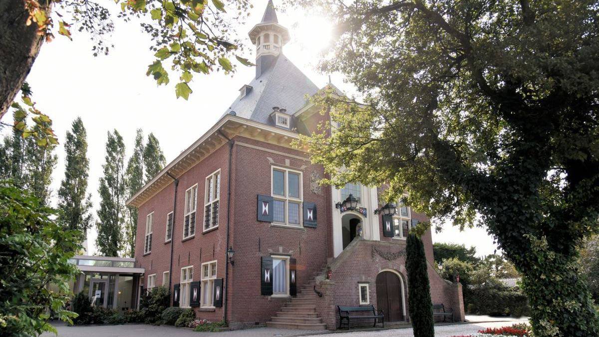 Gemeentehuis Halfweg voorlopig onbruikbaar door schade aan fundering