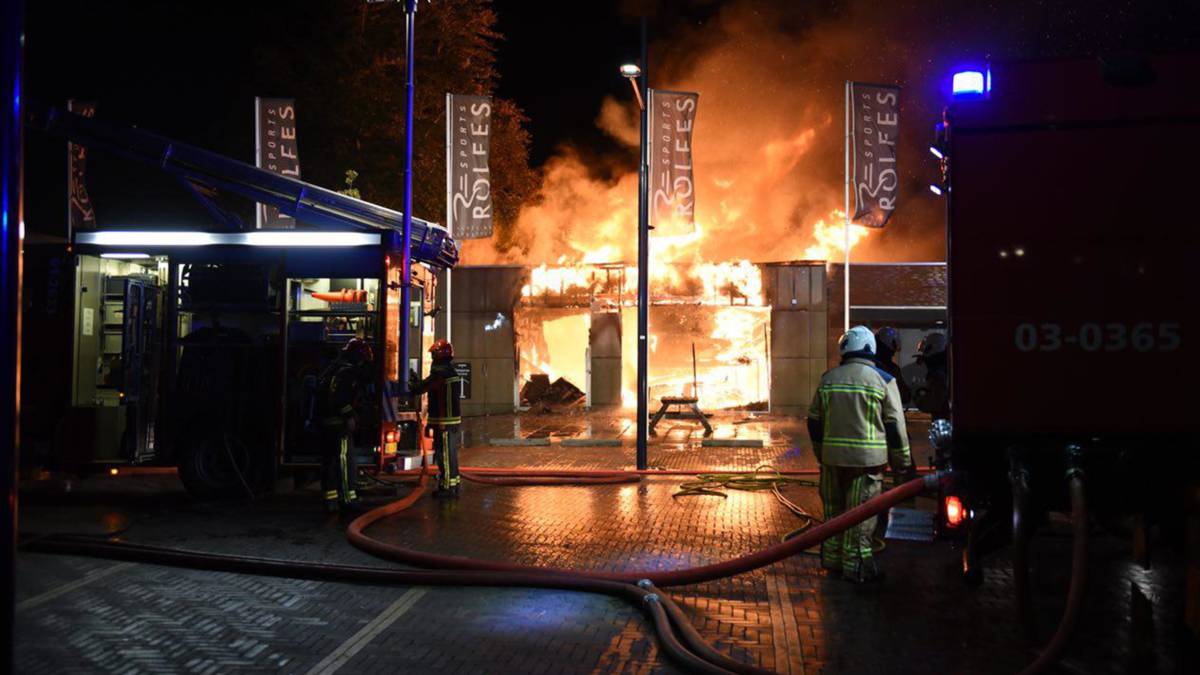 Tientallen mensen geëvacueerd na brand in winkelcentrum Musselkanaal