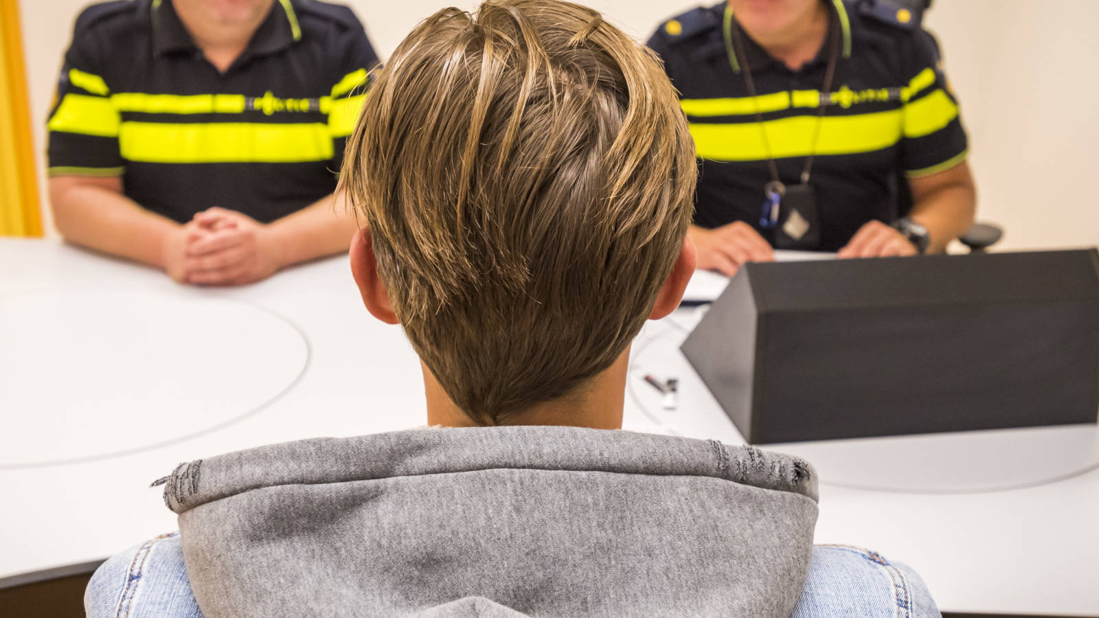 Politieverhoren zijn nu vaak te sturend, zegt onderzoeker NOS