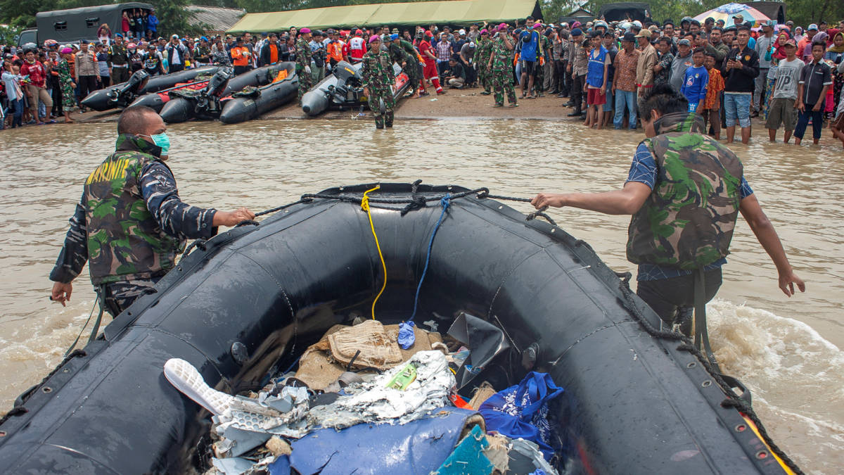 Neergestort vliegtuig mogelijk gevonden op bodem van de zee
