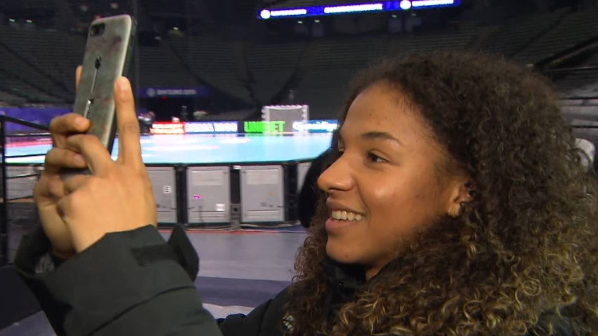 Nog nooit speelde handbaltalent Amega voor 15.000 uitzinnige fans