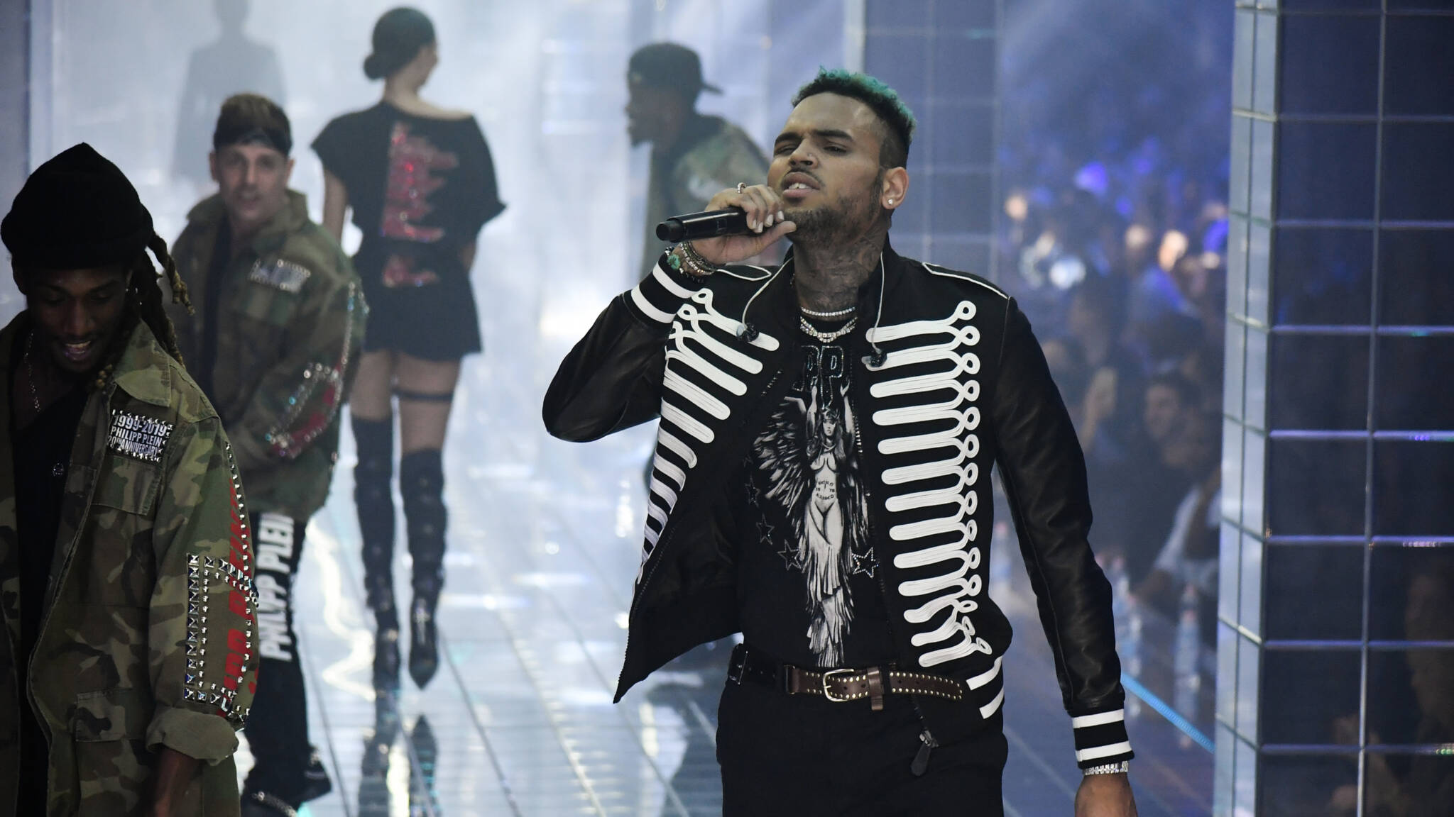 Zanger Chris Brown Opgepakt In Parijs Op Beschuldiging Van Verkrachting Nos