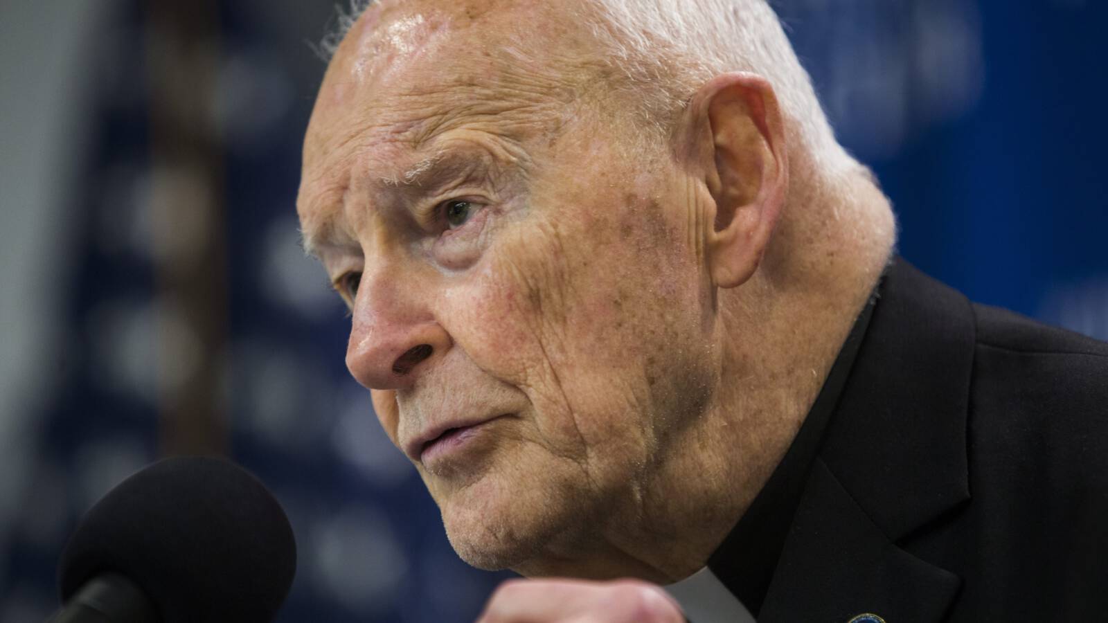 Pompalangan qiz bilan jinsiy aloqa Jinsiy olatga toplarni ornatish