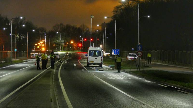 Dode bij ongeluk in Utrecht, automobilist doorgereden. Dode bij ongeluk in Utrecht, automobilist doorgereden.