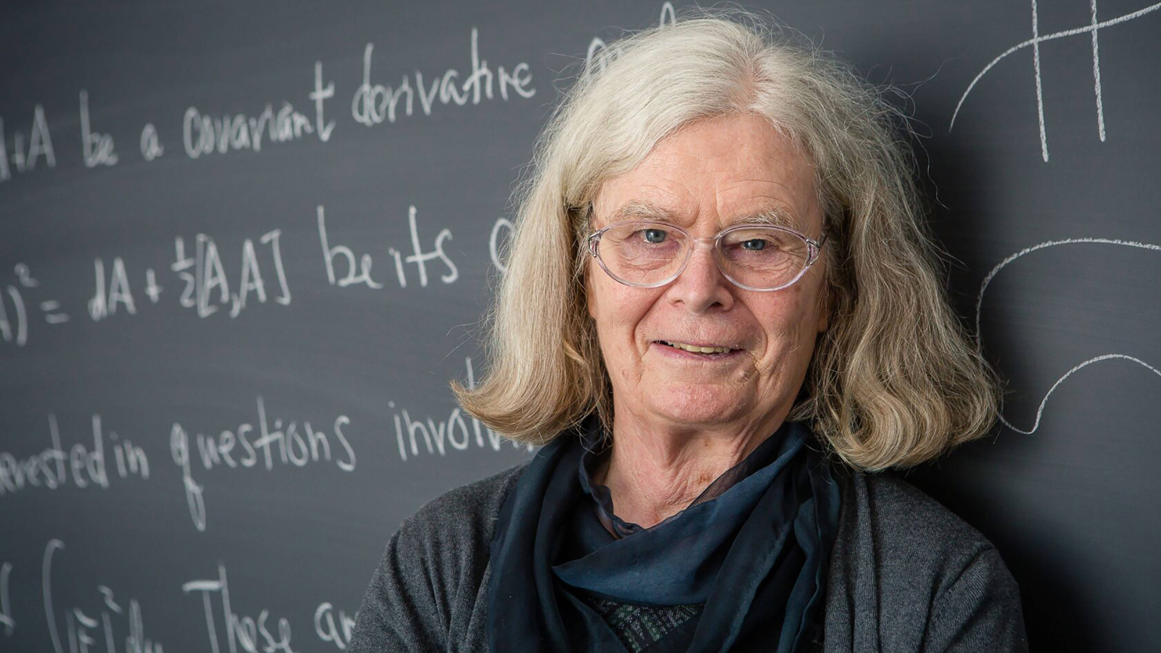 Karen Uhlenbeck eerste vrouw die 'Nobelprijs' voor de wiskunde wint | NOS