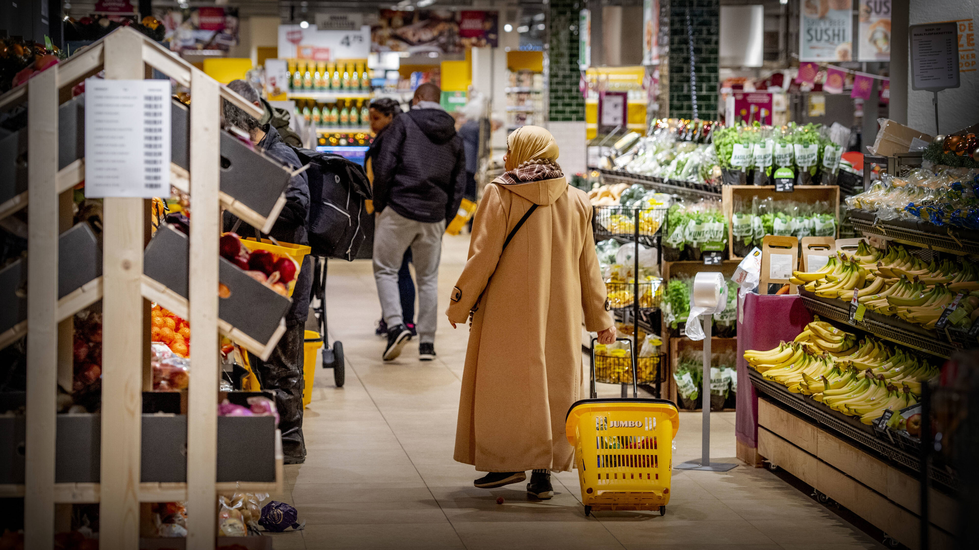 Kassa budgetsupers Aldi en Lidl komen als duurst uit boodschappentest NOS