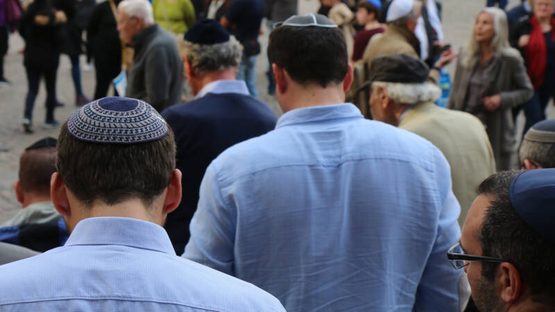 Duitsland raadt Joden af om overal keppel te dragen | NOS
