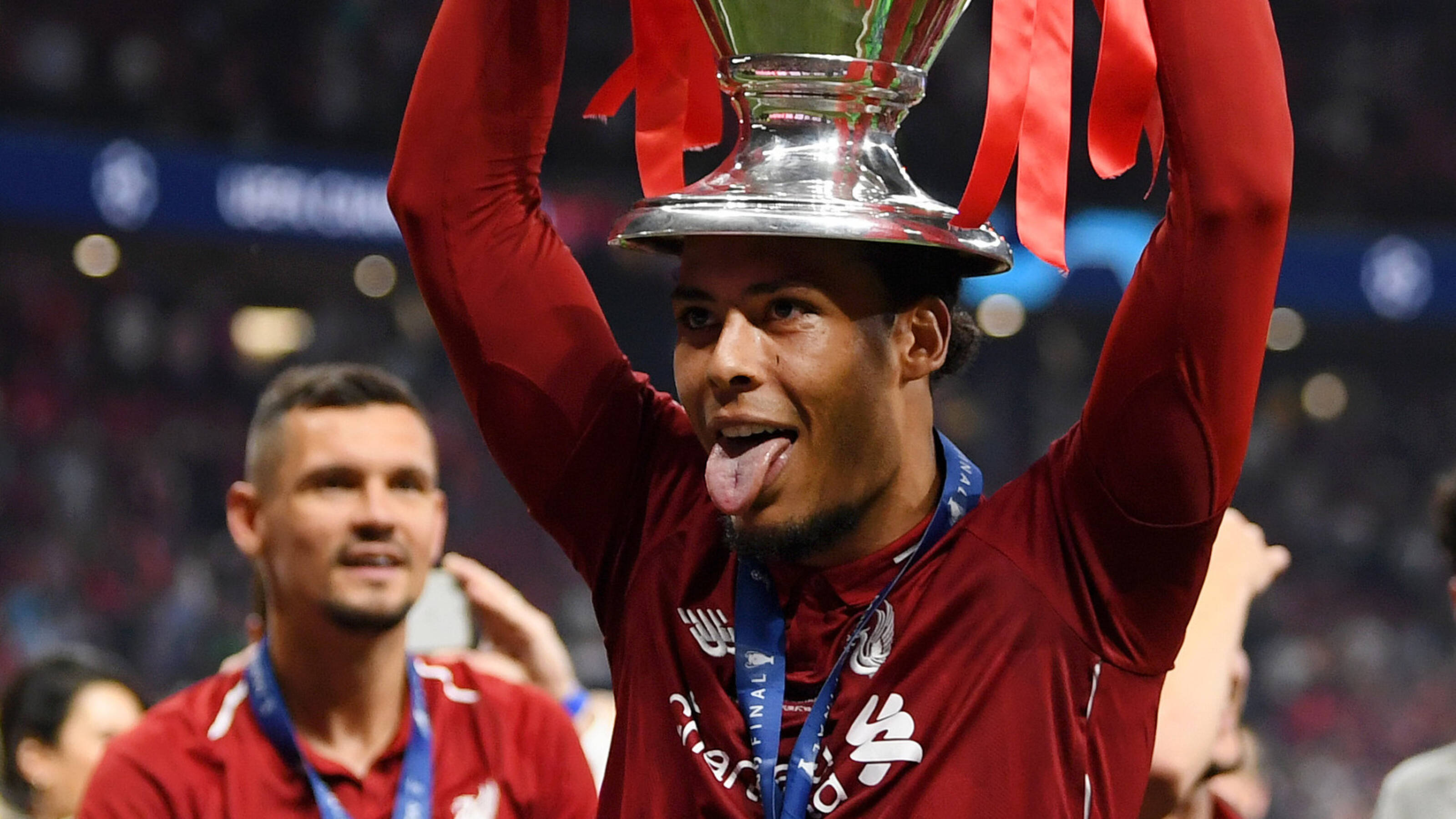 'Beste speler' Van Dijk heeft geen woorden: 'Ongelooflijk' | NOS