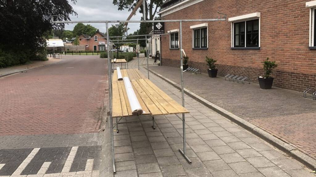 De lege kraampjes op de afgelaste jaarmarkt in Eelde