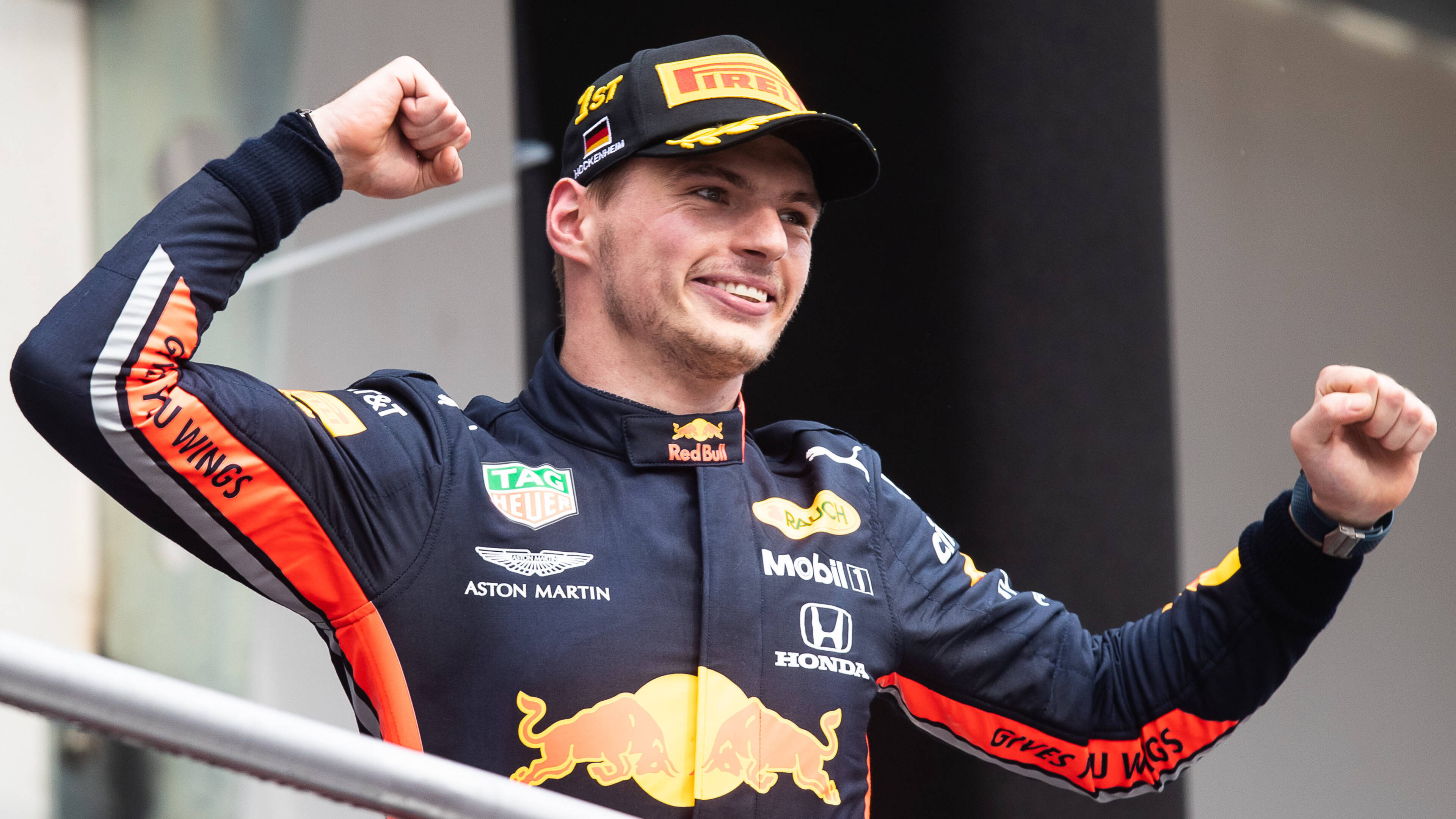 Verstappen wint chaotische en kletsnatte Grand Prix van Duitsland NOS
