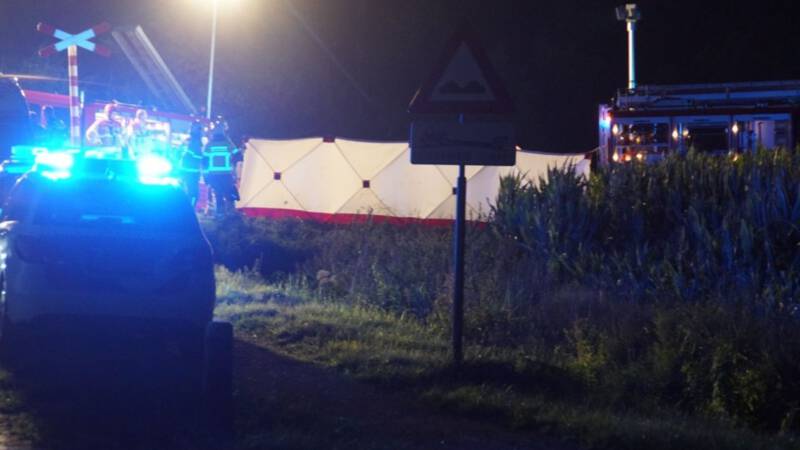 Dode bij ongeluk onbewaakte spoorovergang Winterswijk. Dode bij ongeluk onbewaakte spoorovergang Winterswijk.