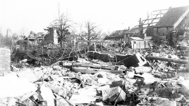 het bevrijdingsjaar | Honderden slachtoffers bij bombardement op Breskens