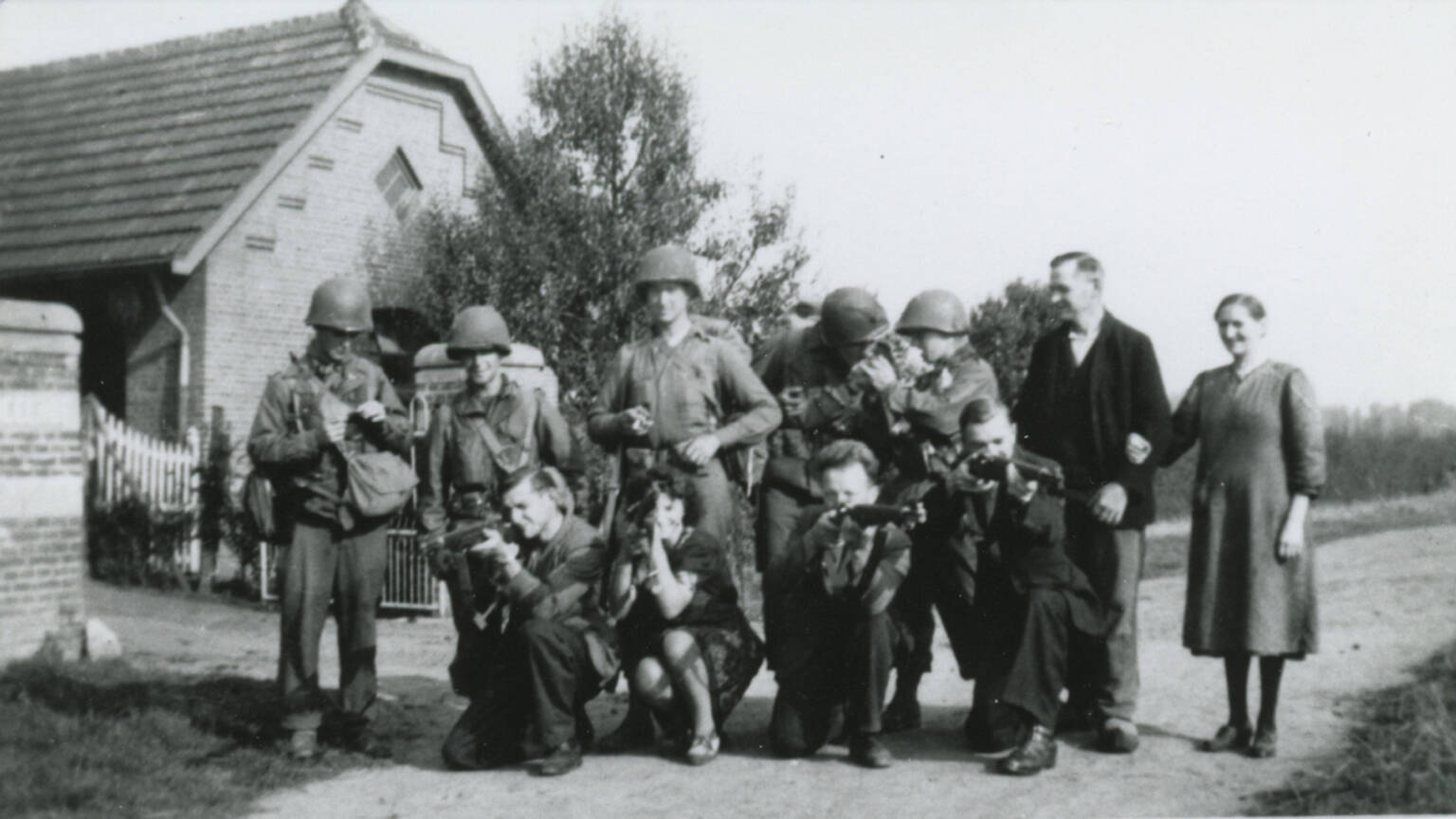 het bevrijdingsjaar | 'Goddank!': eerste Nederlandse dorp bevrijd | NOS