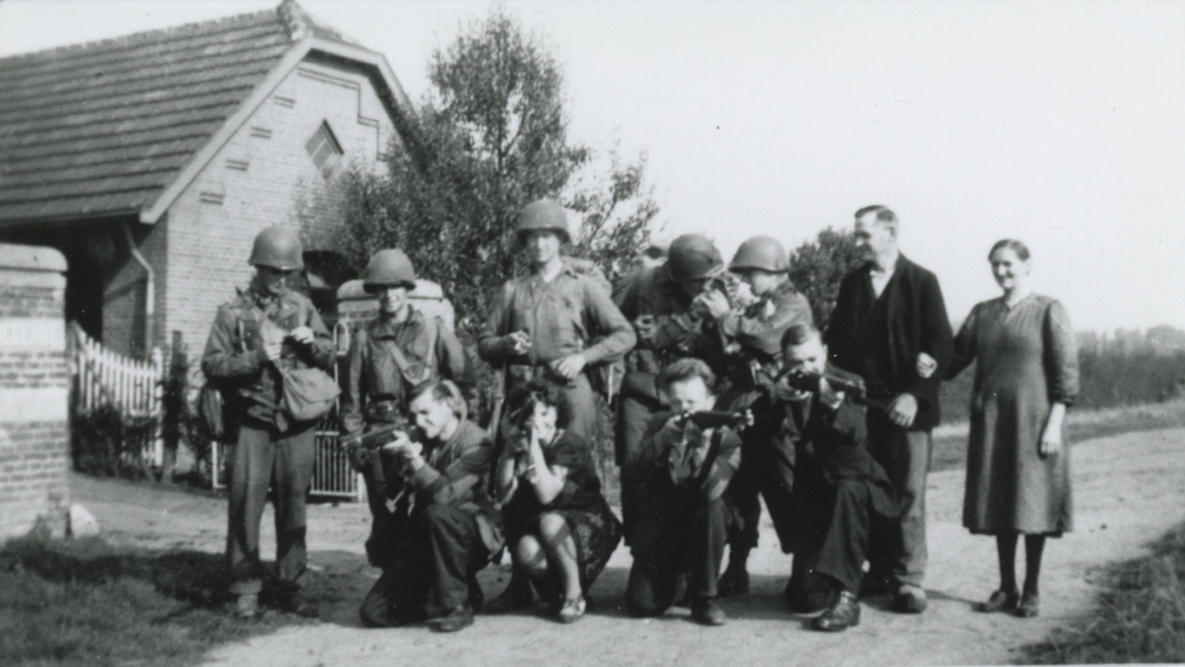 het bevrijdingsjaar | 'Goddank!': eerste Nederlandse dorp bevrijd | NOS