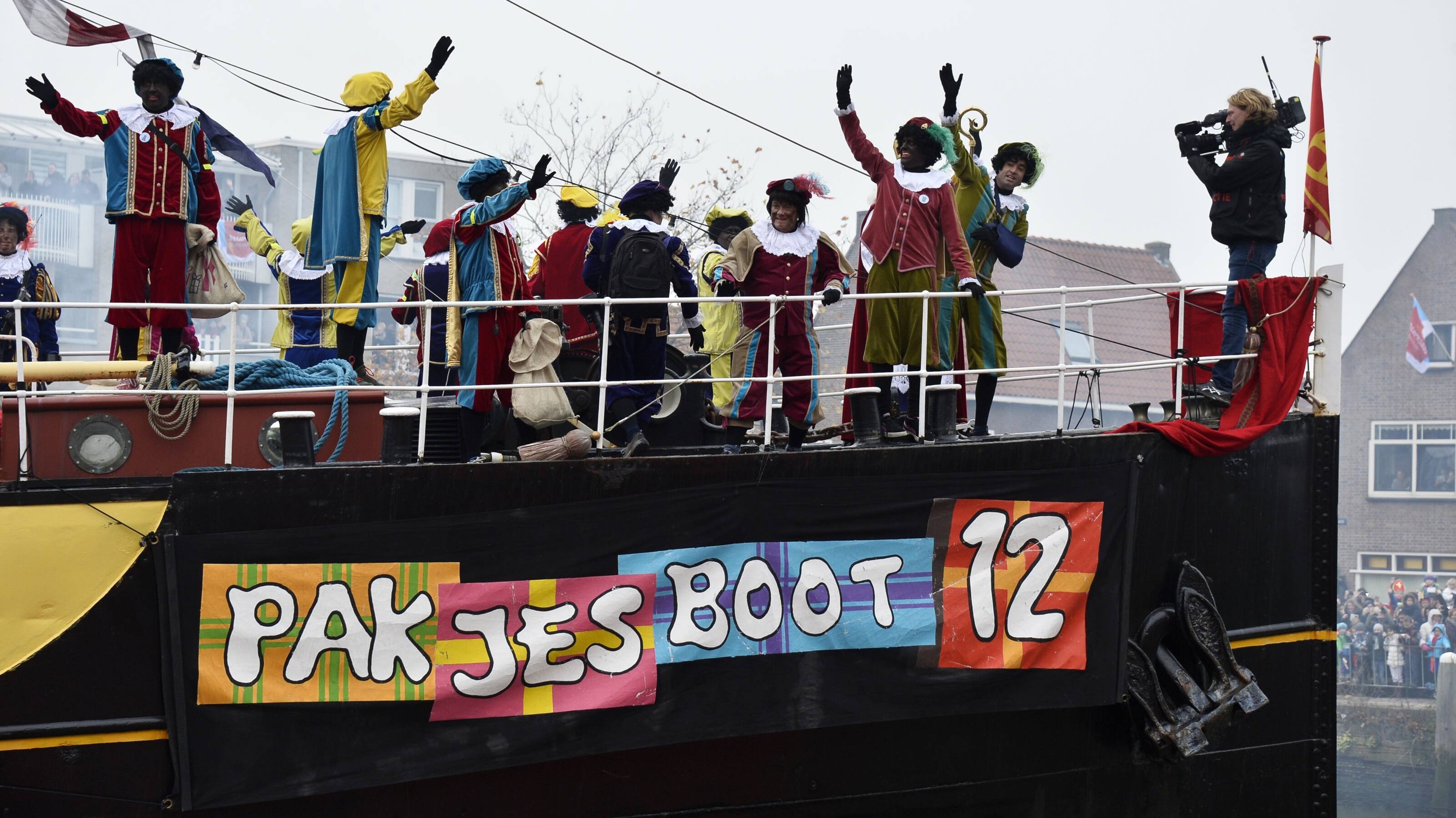 'Sinterklaas verruilt stoomboot voor trein tijdens intocht in Apeldoorn
