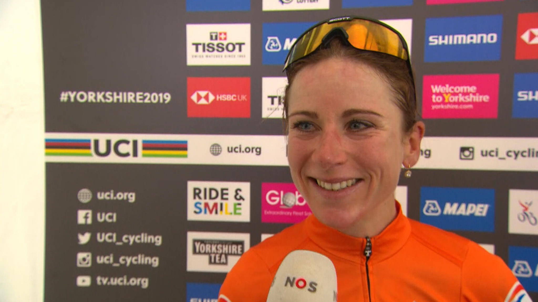 Van Vleuten kan het niet geloven 'Ik heb iets heel geks gedaan' NOS
