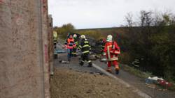 Zeker 12 doden bij busongeluk in Slowakije. Zeker 12 doden bij busongeluk in Slowakije.