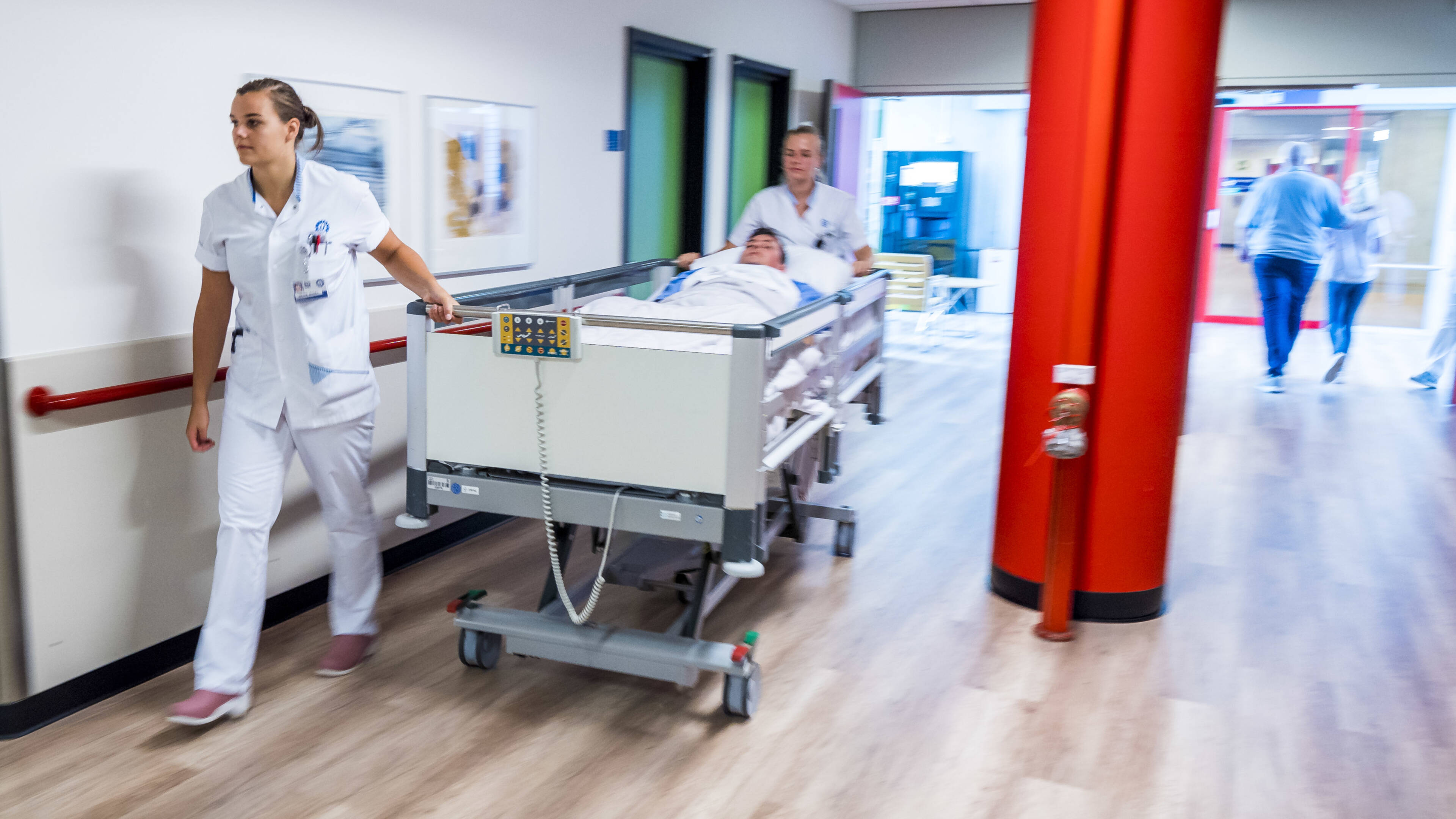 Akkoord over ziekenhuiscao in twee jaar tijd 8 procent erbij NOS