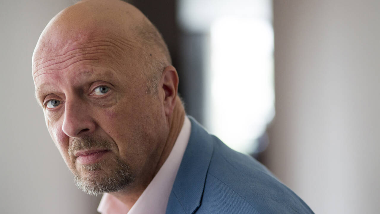 Toneelstuk Haye van der Heyden afgeblazen om Holocaust-uitspraken | NOS