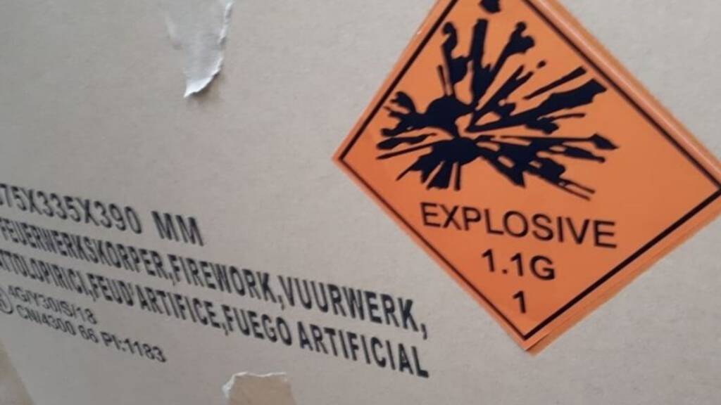 Honderden kilo's illegaal vuurwerk gevonden in garagebox in Arnhem