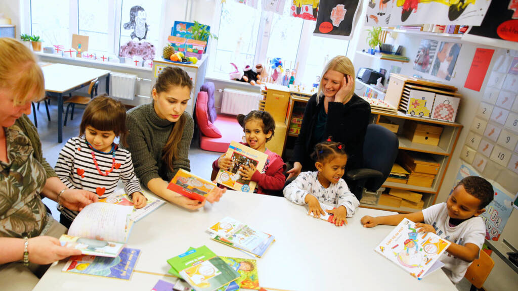 Caoakkoord in basisonderwijs; 4,5 procent loon erbij, maar acties gaan
