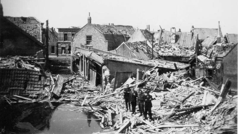 het bevrijdingsjaar | Bruinisse in puin door geallieerd bombardement