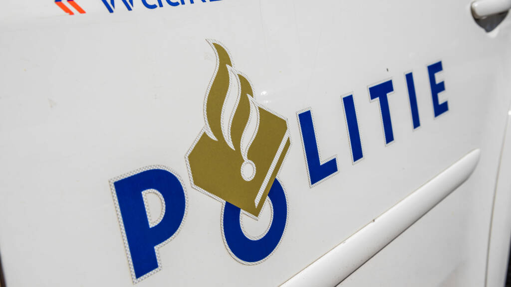 Jongen gewond door explosief materiaal in weiland Oldeholtwolde