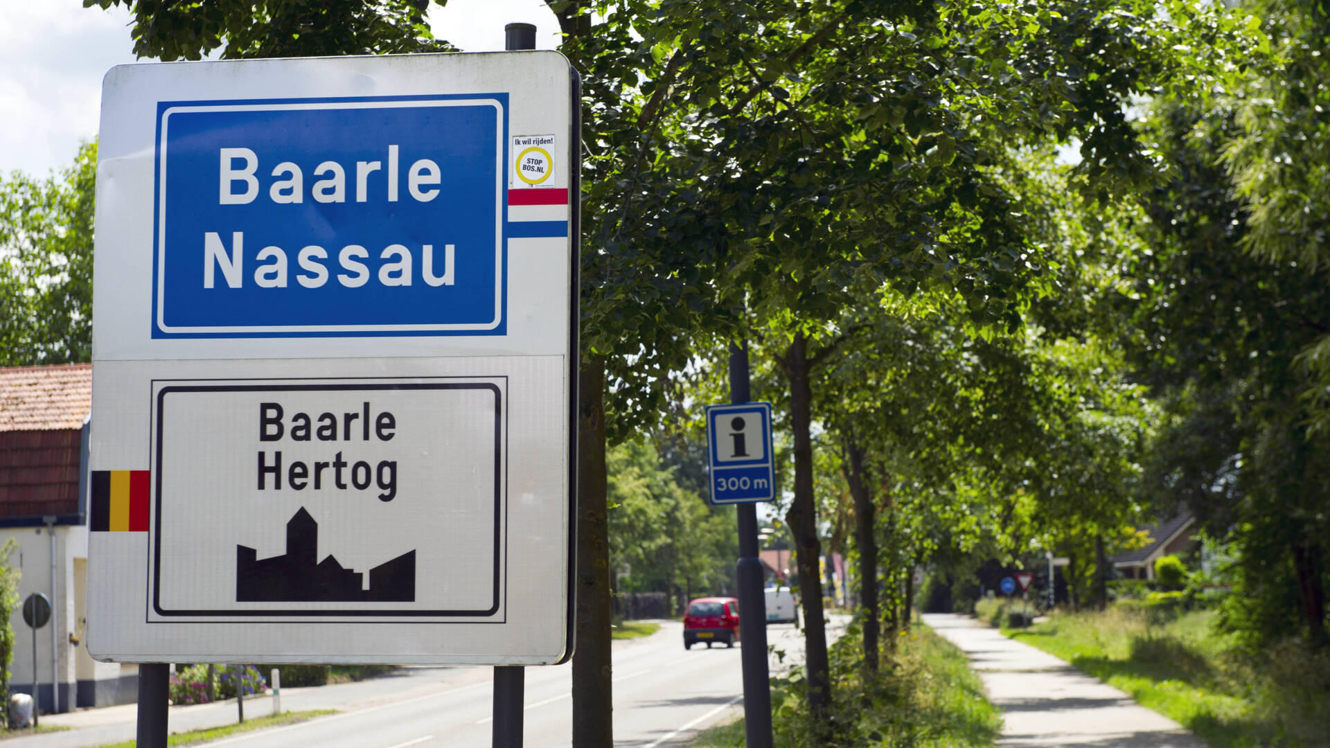 Baarle-Nassau: dorp met verschillende coronaregels door elkaar | NOS